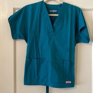Scrub top. Perfect for healthcare worker. 2 pockets. Excellent condition.